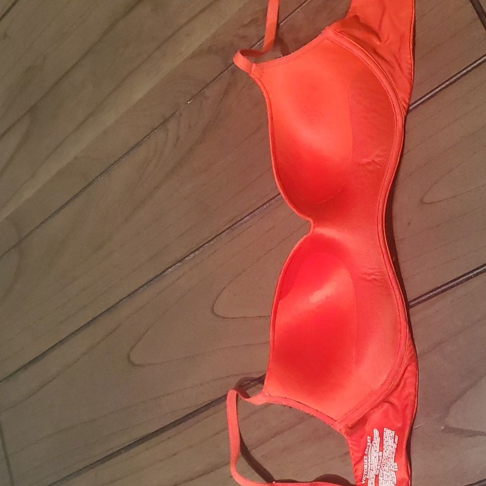 Victoria's Secret Wireless Push-Up Bra w/ Lace Details, Red, 32D - Picture 7 of 9